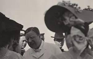 Lcgr1704 Prints: President Theodore Roosevelt meeting committee of ladies on the wharf at Ponce Playa