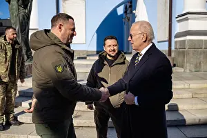 Ukraine Prints: President Volodymyr Zelenskyy introduces President Biden to Andriy Yermak