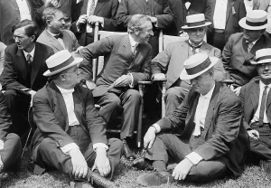 Lcgr1116 Prints: President Woodrow Wilson leaning toward Champ Clark