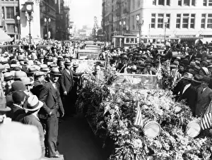 Decorated Prints: Presidential nominee Gov. Franklin Roosevelt parades in a flower covered car in Portland