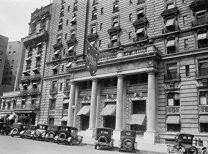 Automobiles Prints: President's flag hanging above the entrance to Washington
