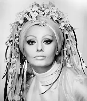 Images Dated 26th October 2006: THE PRIEST'S WIFE, (aka LA MOGLIE DEL PRETE), Sophia Loren, 1971
