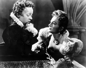 THE PRIVATE LIVES OF ELIZABETH AND ESSEX, from left, Bette Davis, Olivia de Havilland, 1939