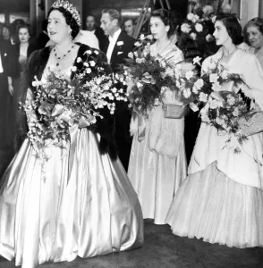 Images Dated 4th May 2007: Queen Elizabeth, King George VI (back)