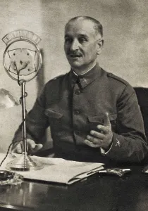 QUEIPO DE LLANO, Gonzalo (1875-1951). Queipo talking in "Unin Radio Sevilla". SPAIN. ANDALUSIA. SEVILLA. Sevilla. AISA/Everett Collection**US SALES ONLY**