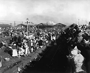 Tracks Prints: Refugees crowd railway depot at Inchon, Korea, Jan. 3, 1951
