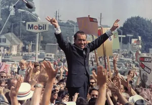 Images Dated 6th March 2009: Richard M. Nixon campaigning for the presidency, 1968