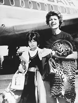 Khan Prints: Rita Hayworth and her daughter Princess Yasmin arrive at New York City from Spain