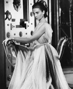 THE ROBE, Jean Simmons, 1953, TM & Copyright 20th Century Fox Film Corp./courtesy Everett Collection