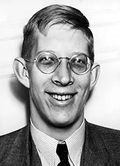 Giant Prints: Robert Wadlow (1918-1940) World's Tallest man @ 8'11