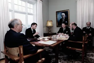 Images Dated 10th March 2009: Ronald Reagan. General Secretary Gorbachev (L) in talks with President Reagan (R)