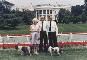 Images Dated 16th February 2011: Russian President Boris Yeltsin poses on the South Lawn of the White House with President George and Barbara Bush