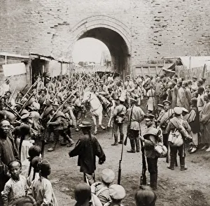 China Prints: Russian soldiers passing through the gates of Mukden