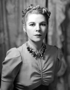 Statement Necklace Prints: Ruth Gordon, ca. 1940s