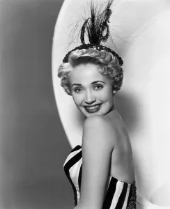 Images Dated 8th July 2014: THREE SAILORS AND A GIRL, Jane Powell, 1953
