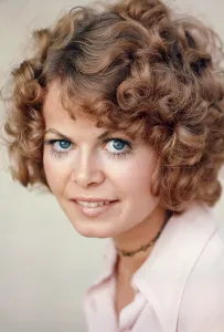 Struthers Prints: Sally Struthers, 1971