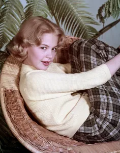 Sitting Prints: SANDRA DEE, c. 1959