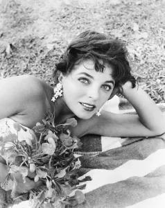Images Dated 12th March 2014: SEA WIFE, Joan Collins, on-set