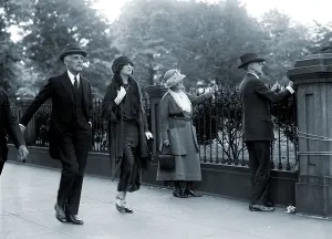 Images Dated 23rd October 2008: Secretary of the Treasury Andrew Mellon with daughter Alisa (1901-1969)