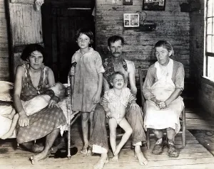 Images Dated 4th February 2009: Sharecropper Bud Fields and his family at home