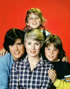 Peter Prints: SHIRLEY, (from left): Peter Barton, Tracey Gold (top), Shirley Jones, Bret Shryer, 1979-80