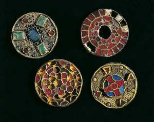 Jewel Prints: Silver earrings with filigree decoration