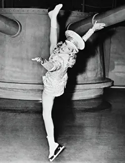 Images Dated 29th May 2019: SILVER SKATES, Belita, 1943