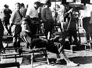 Hughes Prints: SKY DEVILS, Howard Hughes on the set, 1932.. Courtesy: CSU Archives / Everett Collection