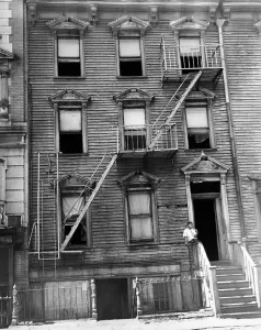 Slum Prints: Slum dwelling in New York City, 1937. Courtesy: CSU Archives/Everett Collection