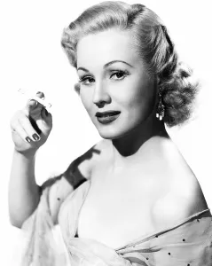 Images Dated 7th October 2015: SMART GIRLS DON'T TALK, Virginia Mayo, 1948
