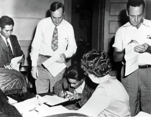 Burnett Prints: SMUGGLED MEXICAN HANDS SIGN BONDS-One of 57 laborers charged with entering the United States illegally signs bond