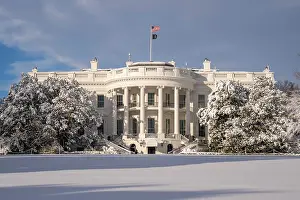 Winter Prints: Snow blankets the trees and south lawn of the White House, Jan. 3, 2022 (BSLOC_2022_2_50)