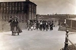 Mill Prints: Somme of the girls who work in Amoskeag Mfg