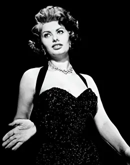 Images Dated 18th December 2018: Sophia Loren at a publicity event for THE PRIDE AND THE PASSION, 1957