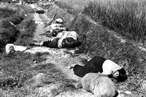 Retreats Prints: South Korean soldiers evacuate Suwon Airfield with a 37-mm anti-tank gun
