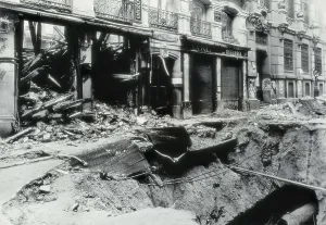 Spanisheurope Prints: Spain. Civil War (1936-1939). The street San Jernimo in Madrid under the effects of the bombing