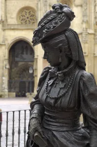 Asturian Prints: SPAIN. Oviedo. Statue of 'La Regenta'
