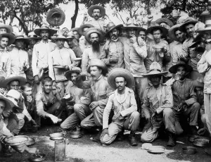 Manila Prints: Spanish prisoners of war eating in US captivity in Manila, 1898