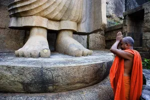 Ceylon Prints: SRI LANKA. Aukana. Aukana Buddha (5th c)