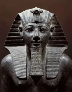 Statue of Tuthmosis III. 1490 -1439 BC. Egyptian art. New Kingdom. Sculpture on rock. EGYPT. Cairo. Egyptian Museum. Proc: EGYPT. Karnak. AISA/Everett Collection**US SALES ONLY**