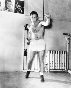 Images Dated 12th August 2015: A STREETCAR NAMED DESIRE, Marlon Brando, working out during production, ca. late 1950