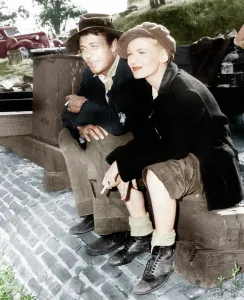 In5col Prints: SULLIVAN'S TRAVELS, from left: Joel McCrea, Veronica Lake, 1941