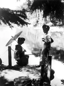 Geisha Prints: A summer day in Japan, 1927.. Courtesy: CSU Archives / Everett Collection