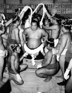 Japanese Prints: Sumo Wrestlers in Japan. ca 1950s. Courtesy: CSU Archives/Everett Collection