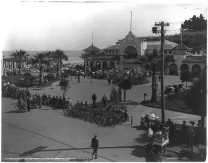 Images Dated 18th January 2016: Sunday afternoon in the plaza and Los Banos Del Mar, Santa Barbara, California, c. 1900