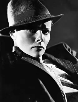 Drag Prints: SYLVIA SCARLETT, Katharine Hepburn, 1935. Courtesy: CSU Archives/Everett Collection