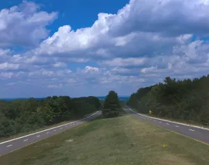 Images Dated 24th December 2007: Taconic State Parkway, parkway view at wide median