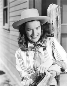 Images Dated 24th December 2015: TALL IN THE SADDLE, Ella Raines, 1944