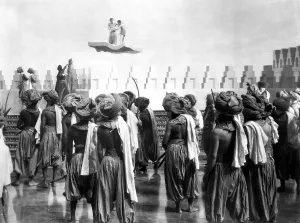Conrad Prints: THE THIEF OF BAGDAD, Conrad Veidt (back left with arm raised)
