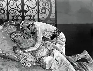 1997 Prints: THE THIEF OF BAGDAD, from left: Julanne Johnston, Douglas Fairbanks, Sr. 1924